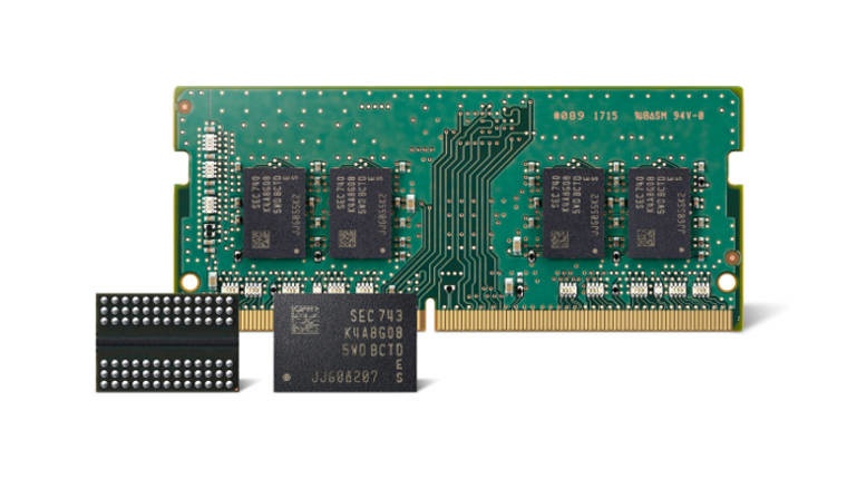 Самсунг начинает выпускать новые чипы памяти DDR4 DRAM по 10-нм техпроцессу