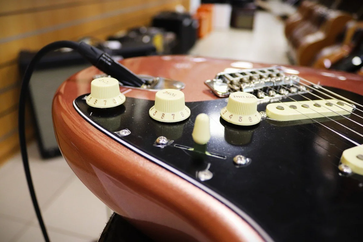 Как выбрать электро- или бас-гитару?
