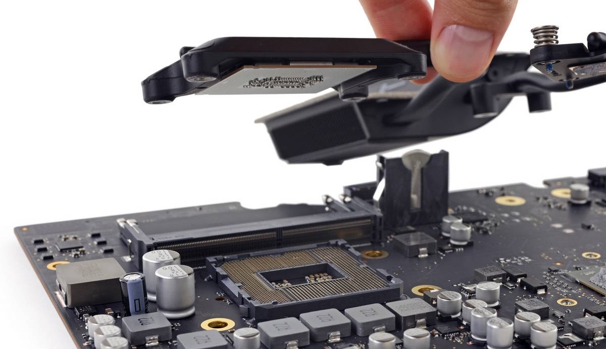 Разборка кнопочного телефона. Разобранный телефон. Разобранный айфон 5s. Samsung gt b2710. Его можно разобрать.