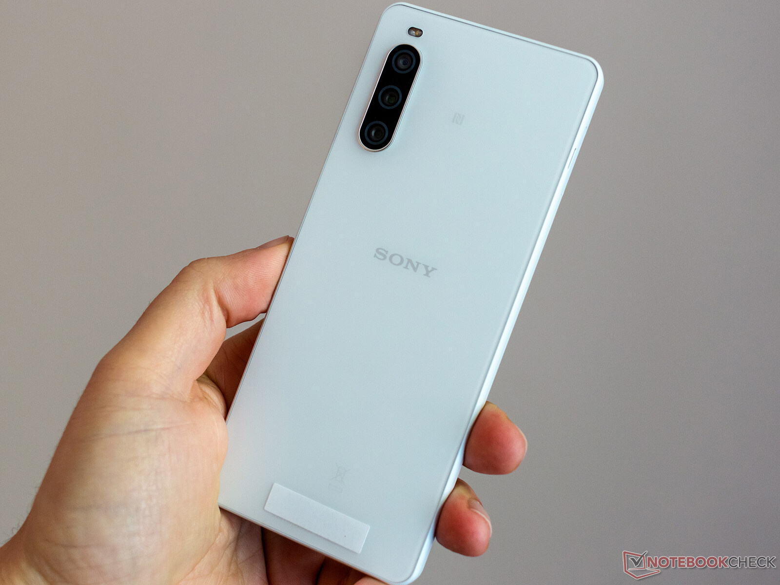 Вышел интересный смартфон Sony Xperia 10 IV